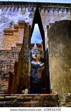 Sukhothai Historicsl Park : Phra Achana Buddha image : The roofless mondop building enshrines a huge Sukhothai style Buddha image named Phra Achana