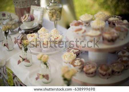 Cupcake table decoration