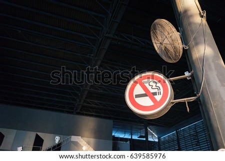 Don't smoke sign.