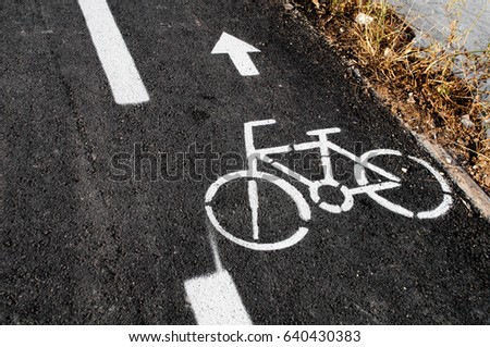 White picture bike on the paved bicycle path. The new bicycle track. Bicycle road sign on asphalt. Bicycle Path.