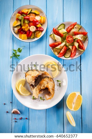 Fried fish with potatoes and vegetables 