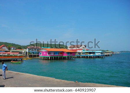 Colorful seaside village (Translate Thai text in picture is "Red home")