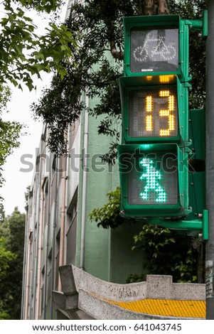 Traffic light with little green man, countdown numbers and a bicycle sign.