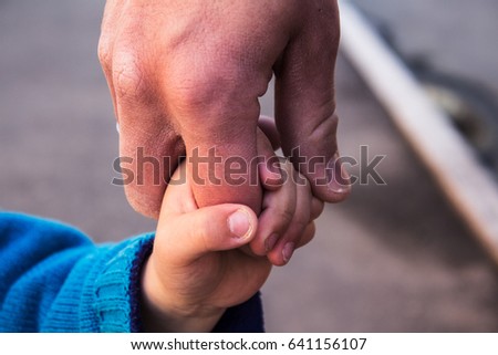 dad and son holding hands Royalty-Free Stock Photo #641156107