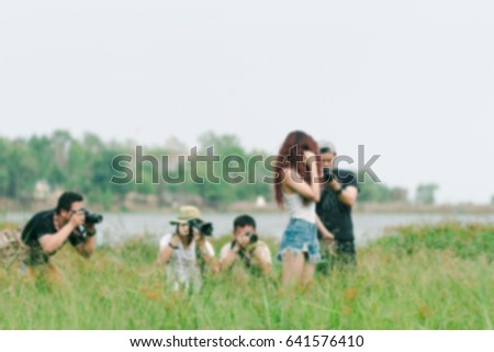 blurred photo,photographer Learn to portray people.