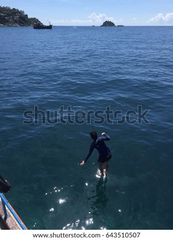 Jump from the second floors of boat into the sea