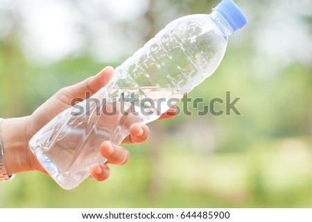 Hand hold a water bottle Royalty-Free Stock Photo #644485900