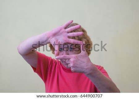 woman making a hand frame