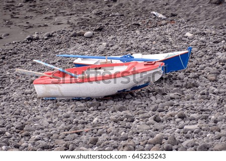 Photo Picture of a Colored Boat Near the Ocean Coast