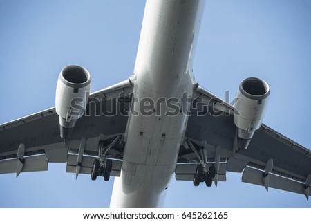 Close-up picture of the fuselage of the airplane.