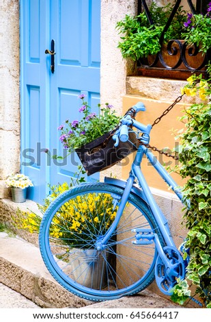 old bike with flowers in italy