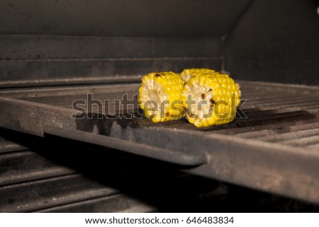 Roasted sweet corns on the grill