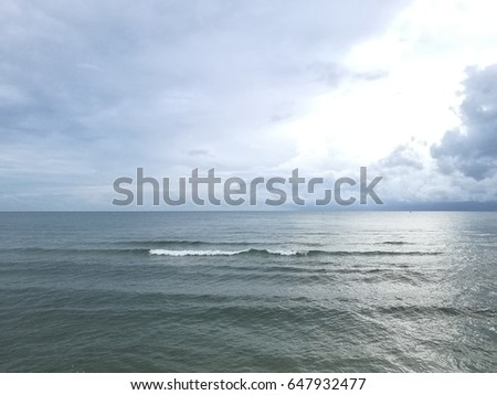 Horizontal view of sea sky and wave for background