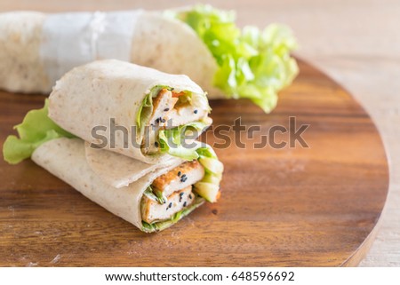 tofu wrap salad roll - healthy and vegan food