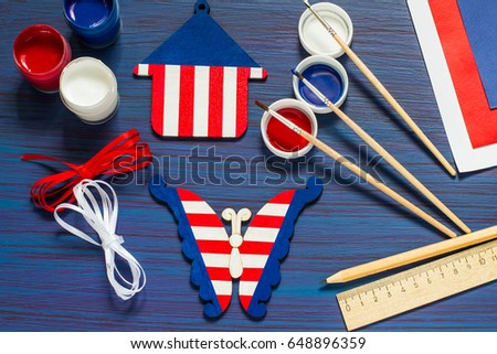 Painting souvenirs and gifts by July 4, celebration of Independence Day. Original children's art project. DIY concept. Step-by-step photo instruction. Step 3. Coloring the main picture