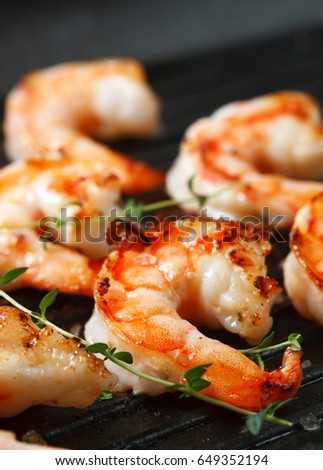 Grilled tiger shrimps with spiced and lemon