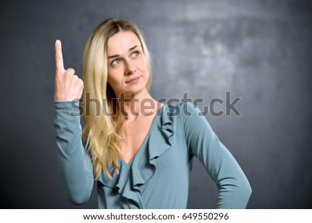 Girl shows up an index finger, she has an idea