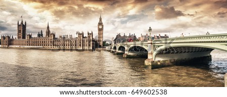 London. River Thames, Westminster Bridge and Houses of Parliament.