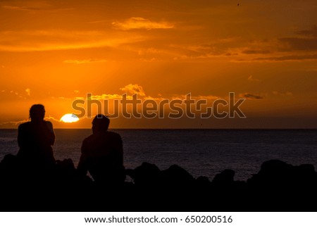 Photo Picture of a Beautiful Sun Setting on the Ocean