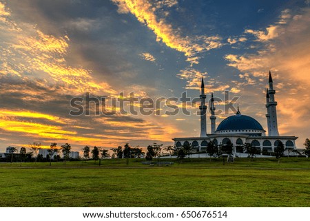 The Long Exposure Picture Of Great Mosque With The Golden Sunset And Ray Of Light As A Background