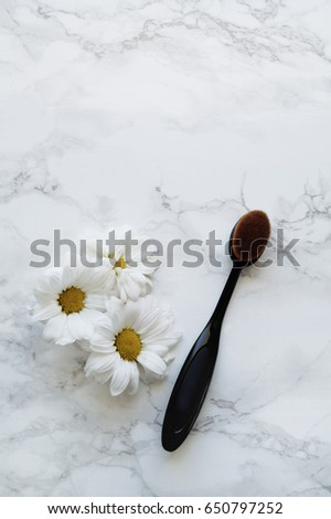                                Oval foundation brush