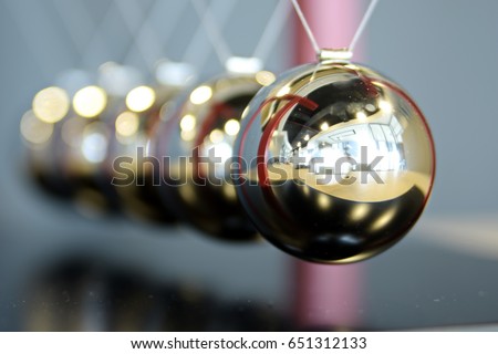 5 Balls Pendulum, Newton's cradle