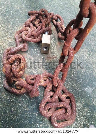 Close up rusty chain with cement