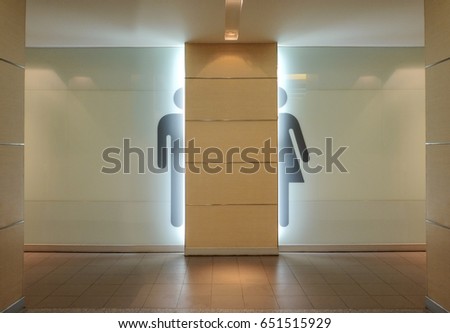 Symbol of entrance to restroom.