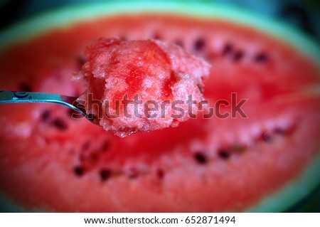 How to eat a watermelon with spoon