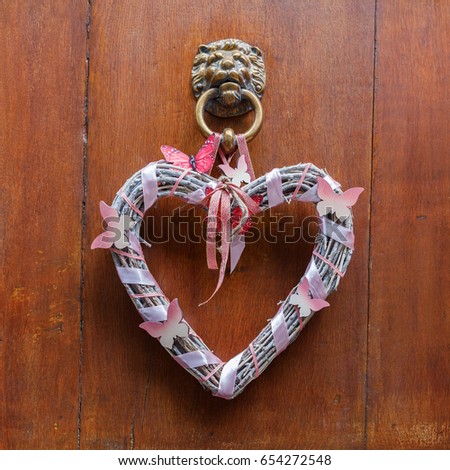 picture of a decorative heart at an old doorknocker