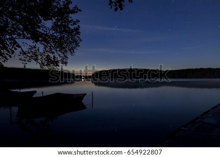 midnight twilight over a small lake in north eastern Germany (Dreetzsee near Feldberg / Feldberger Seenlandschaft / Germany; 13 second exposure)