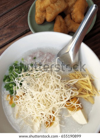 Rice porridge with salted egg Sprinkle with crispy rice