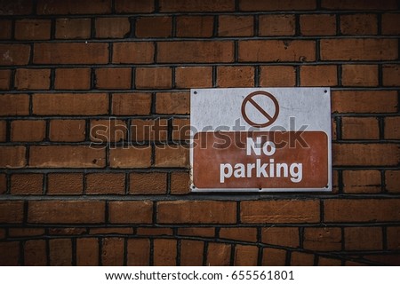 sign "no parking"