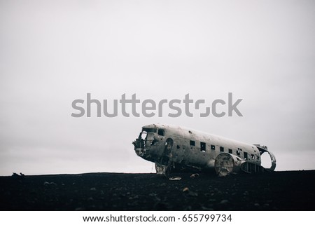Black and white picture of the crashed DC-3 airplane at the beac