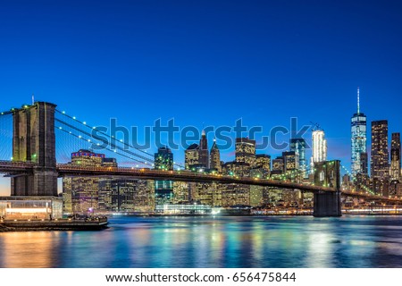 Night view of Brooklyn bridge and Skyscrapers in New York