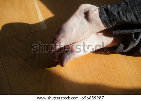 dancer foots, on The sun on the floor spots