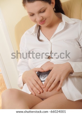 Pregnant woman with scan