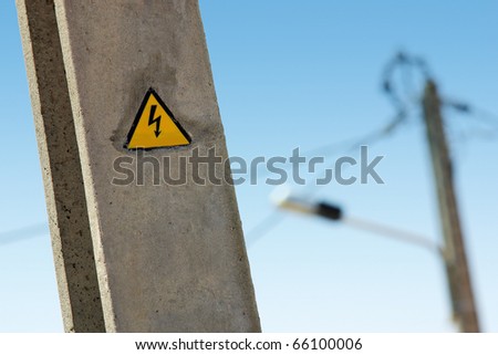 Electric high voltage sign on a street light pole