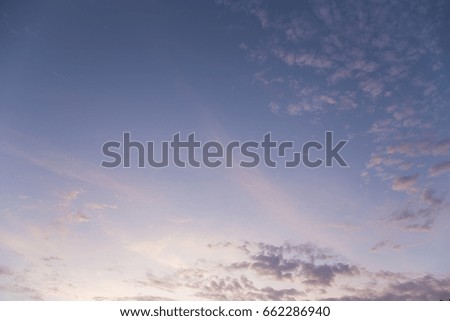 Blue sky at dusk with colorful clouds Look beautiful.