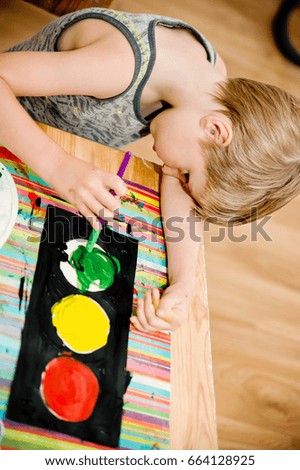 Kid playing and drawing traffic light