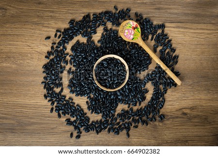 Black beans in a bowl of natural wood