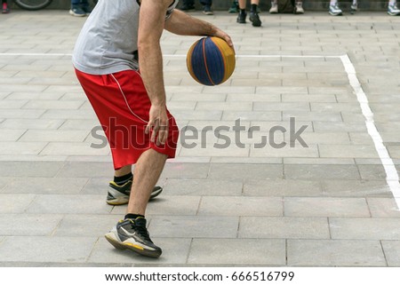 Man plays basketball