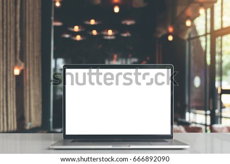 laptop showing blank screen in coffee shop restaurant Royalty-Free Stock Photo #666892090