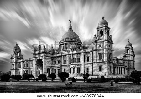 The Victoria Memorial is a large marble building in Kolkata , West Bengal, India, which was built between 1906 and 1921. It is dedicated to the memory of Queen Victoria