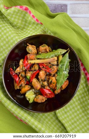 Stir fried Asian green mussels with spicy seafood sauce