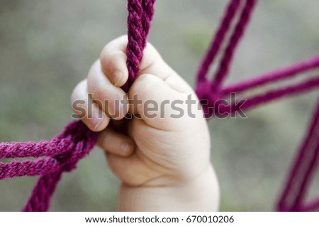 Baby hand hold rope. 
