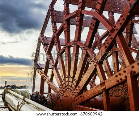 Paddlewheel of the American Queen, the largest steamboat ever built! Royalty-Free Stock Photo #670609942