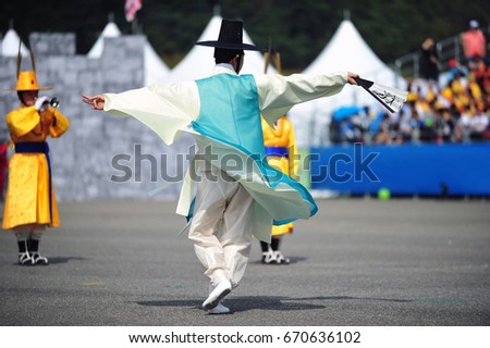 Korean traditional dance Royalty-Free Stock Photo #670636102