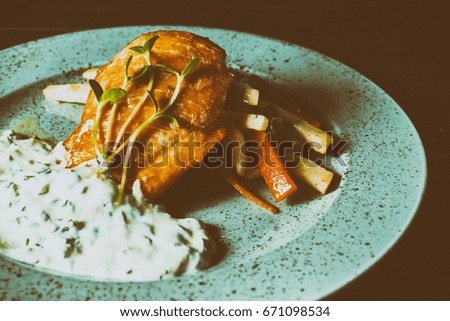Fish with vegetables and white sauce
