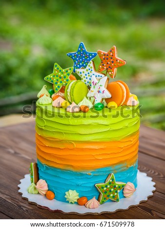 cake green. decorated with stars